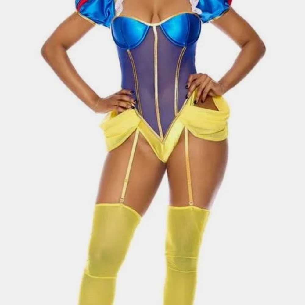 Halloween costume fashion Nova never worn